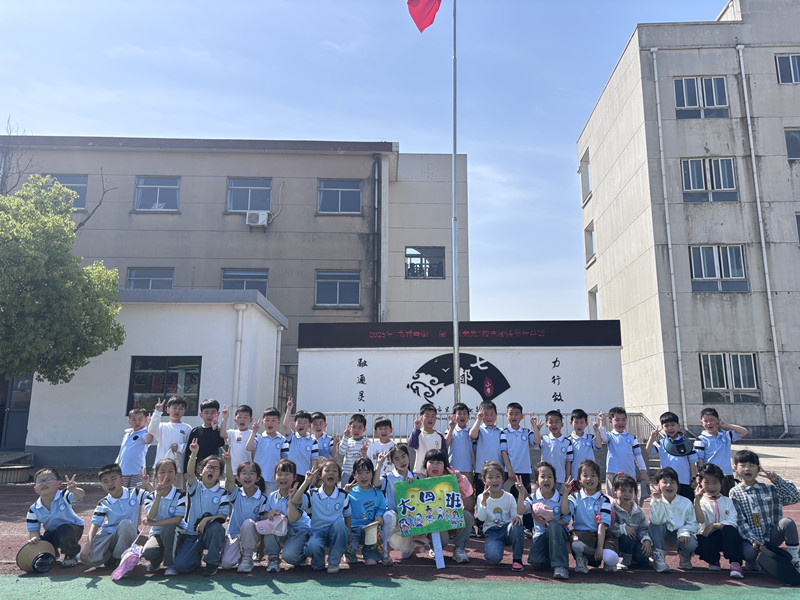 小脚丫丈量小学梦——七都幼儿园大班年级组参观小学活动